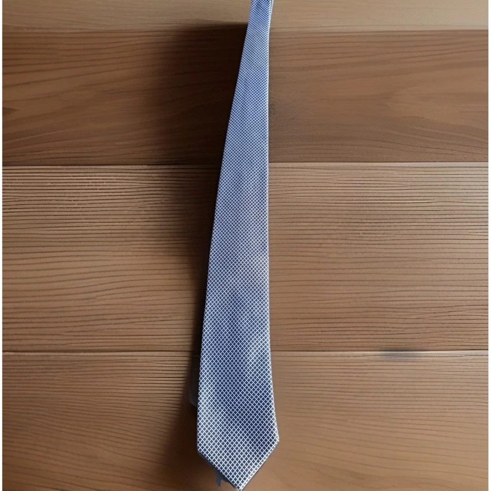 Nautica Men's Silk Tie Navy Blue White Geometric Diamond Pattern 3.5